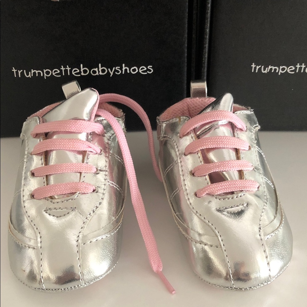 Trumpeter silver and pink baby shoes. Boutique NWT NIB SZ 5 18-24 months DISPLAY